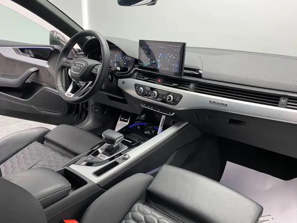 Audi RS5 2.9 V6 TFSI Quattro Tiptronic*MILLTEK*CARBON*