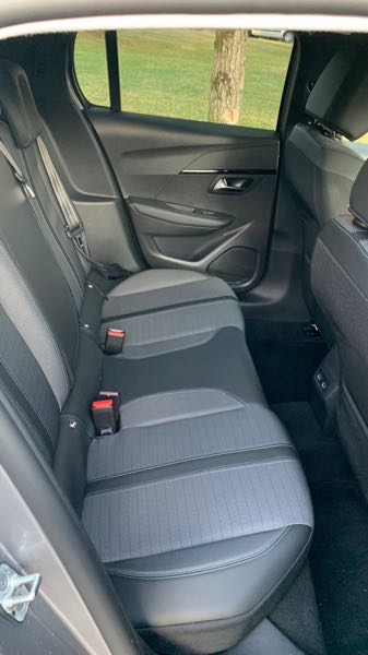 Peugeot 208 (2) 1.2 PURETECH 110 S&amp;S ALLURE 5P