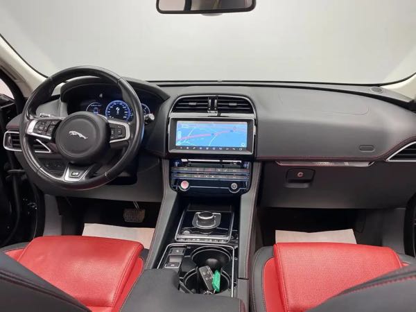 Jaguar F-pace 2.0 D R-Sport*GARANTIE 12 MOIS*TOIT OUVRANT*CAMERA