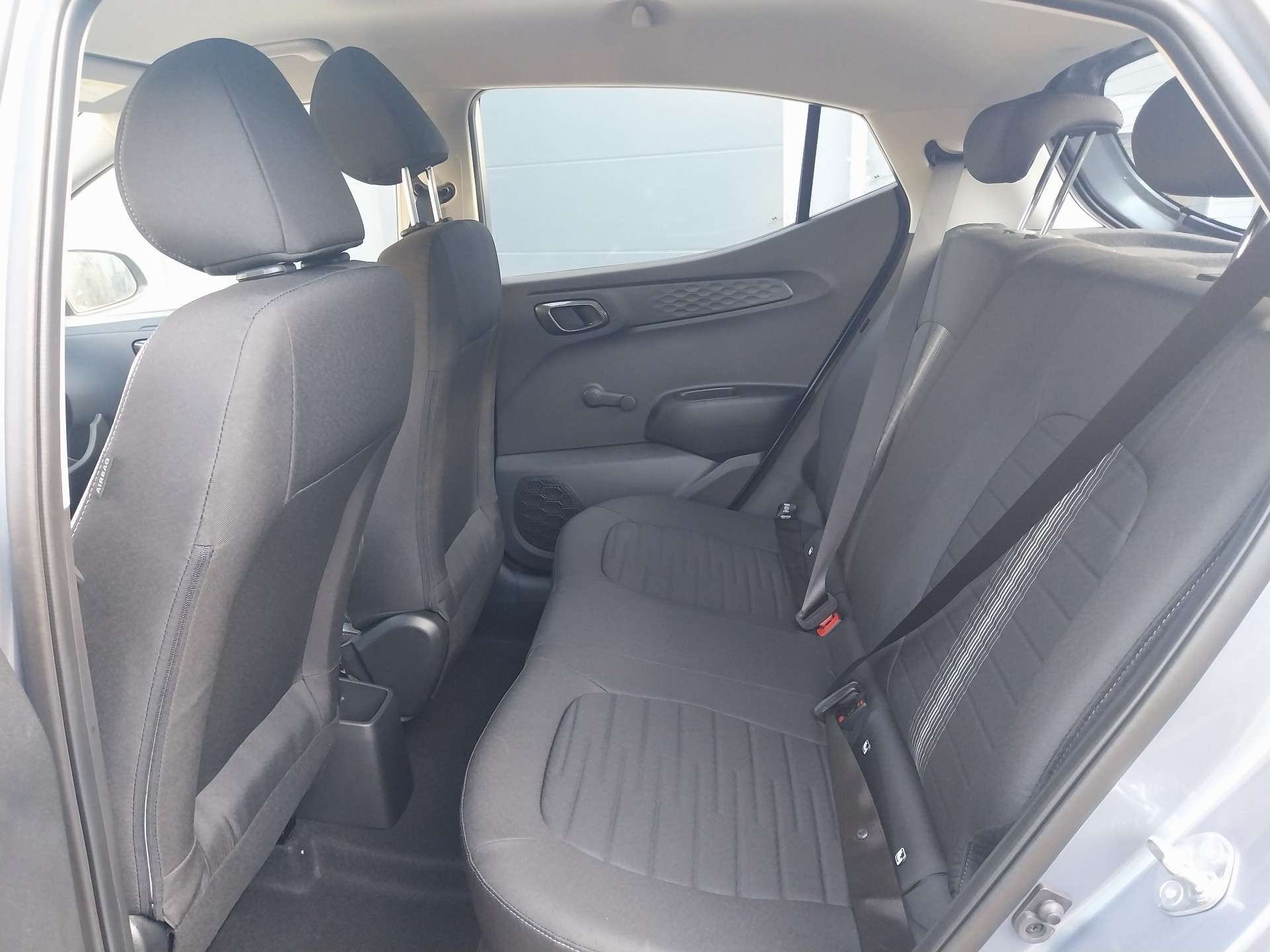 Hyundai i10 1.0 Comfort - Neuve 0KM Citadine Fiable et Economique - Garantie pour roulez sans stress - Dispo 48H - Zone LEZ 12/2034
