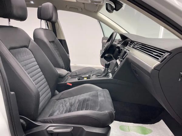 Volkswagen Passat Variant 2.0 CR TDi*R LINE*CARPLAY*TOIT OUV*1 PROP*GARANTIE