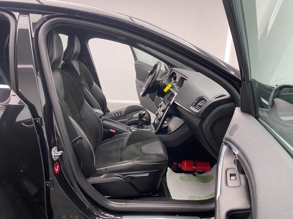 Volvo V40 2.0 D2 R-Design *GARANTIE 12 MOIS*GPS*CUIR*XENON*