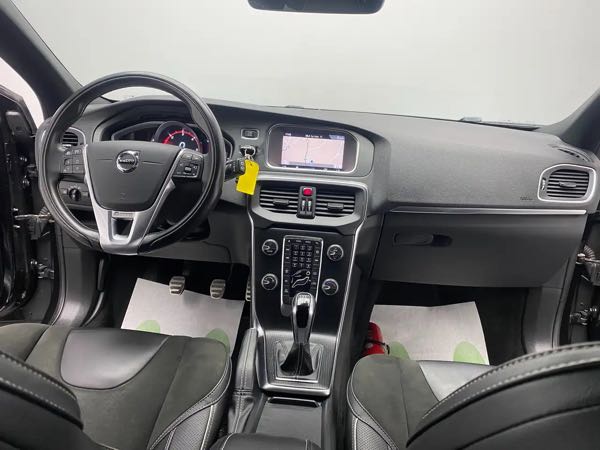 Volvo V40 2.0 D2 R-Design *GARANTIE 12 MOIS*GPS*CUIR*XENON*