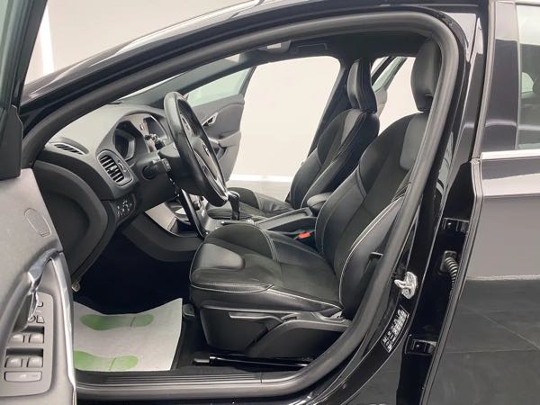 Volvo V40 2.0 D2 R-Design *GARANTIE 12 MOIS*GPS*CUIR*XENON*
