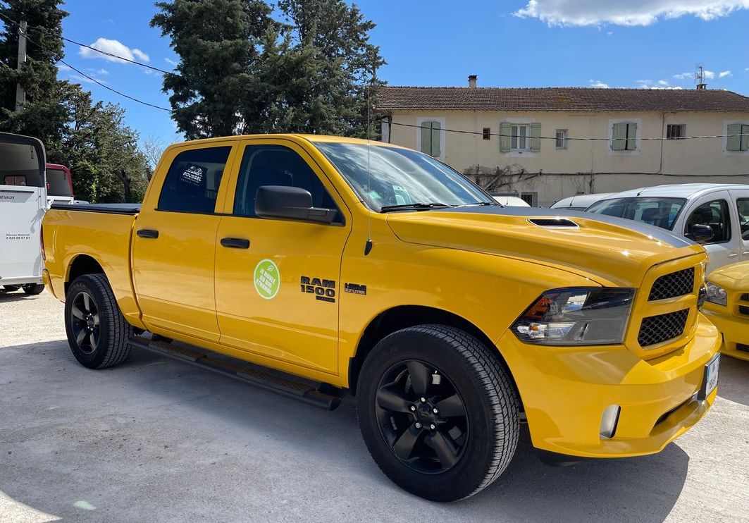 Dodge Ram 1500 CREW-CAB CLASSIC V8 HEMI 395 CV