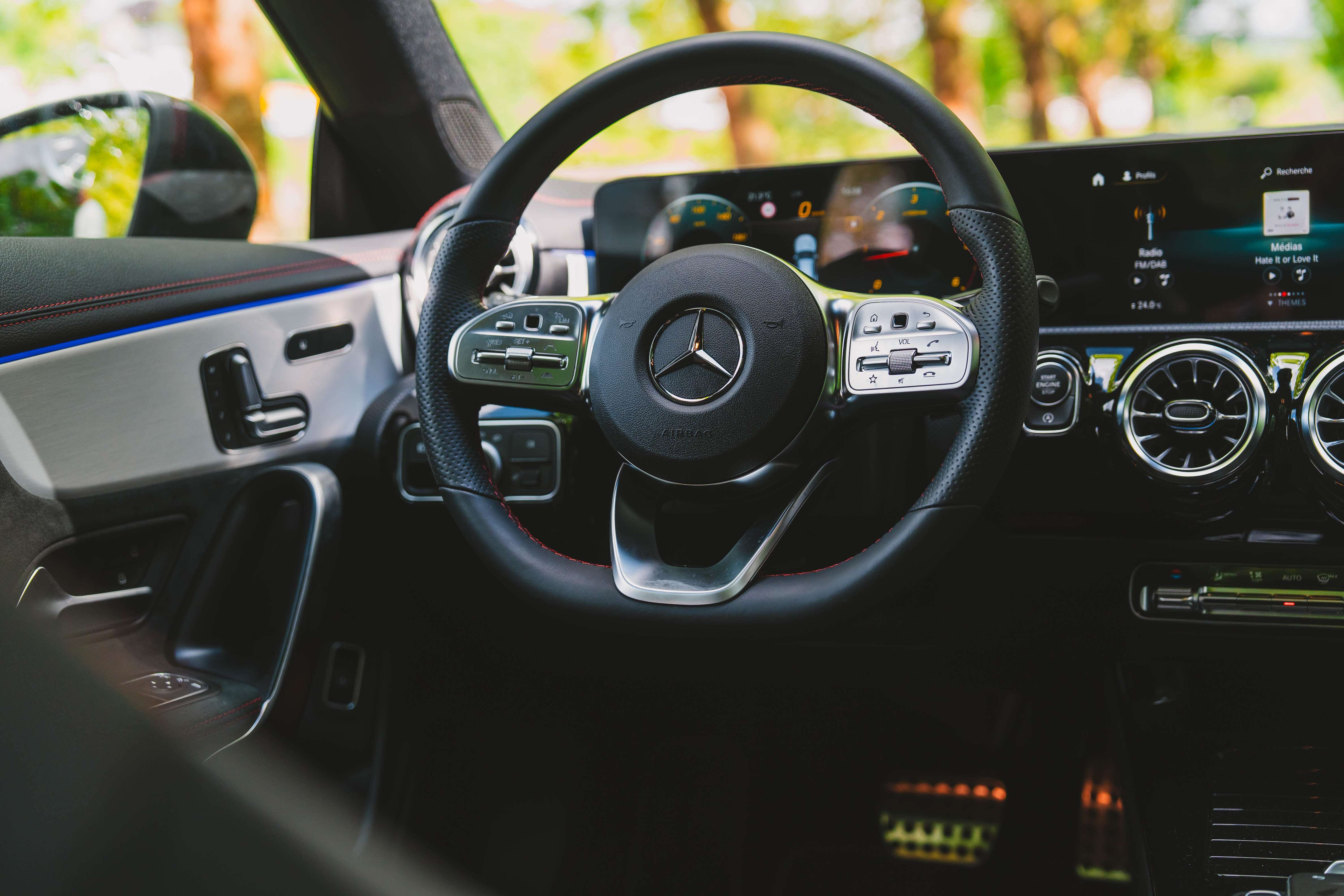 Mercedes-Benz CLA 200 d AMG Line PREMIUM PLUS TOIT PANO