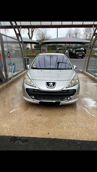 Peugeot 207 1.6 HDI 16V 90 EXECUTIVE 5P