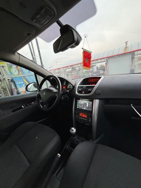 Peugeot 207 1.6 HDI 16V 90 EXECUTIVE 5P