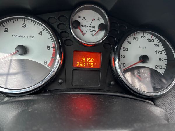 Peugeot 207 1.6 HDI 16V 90 EXECUTIVE 5P