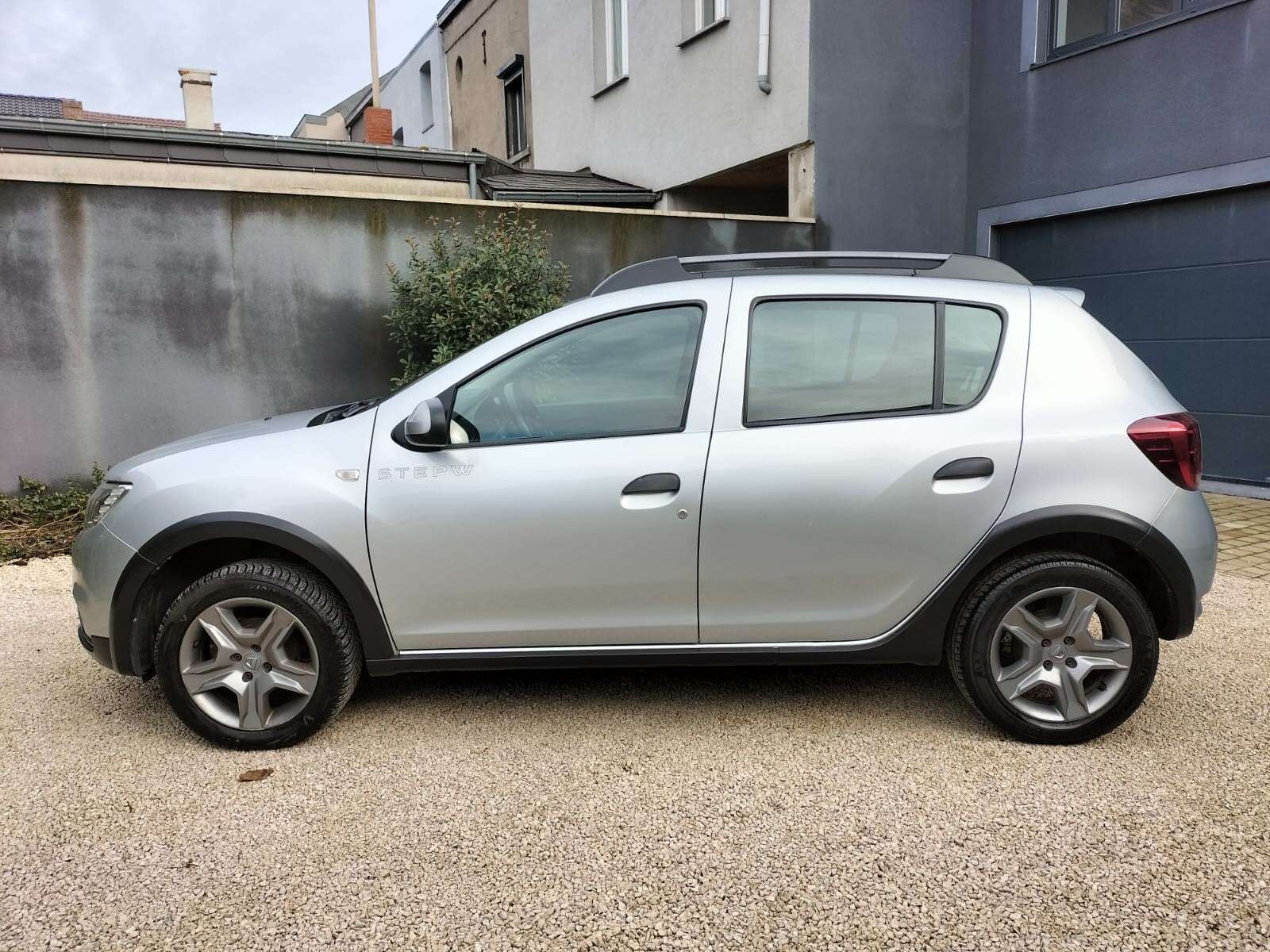 Dacia Sandero Stepway 0.9 TCe - Petit Budget Economique - Garantie 12 Mois avec Entretien Effectué - Dispo Rapidement - Zone LEZ Ok