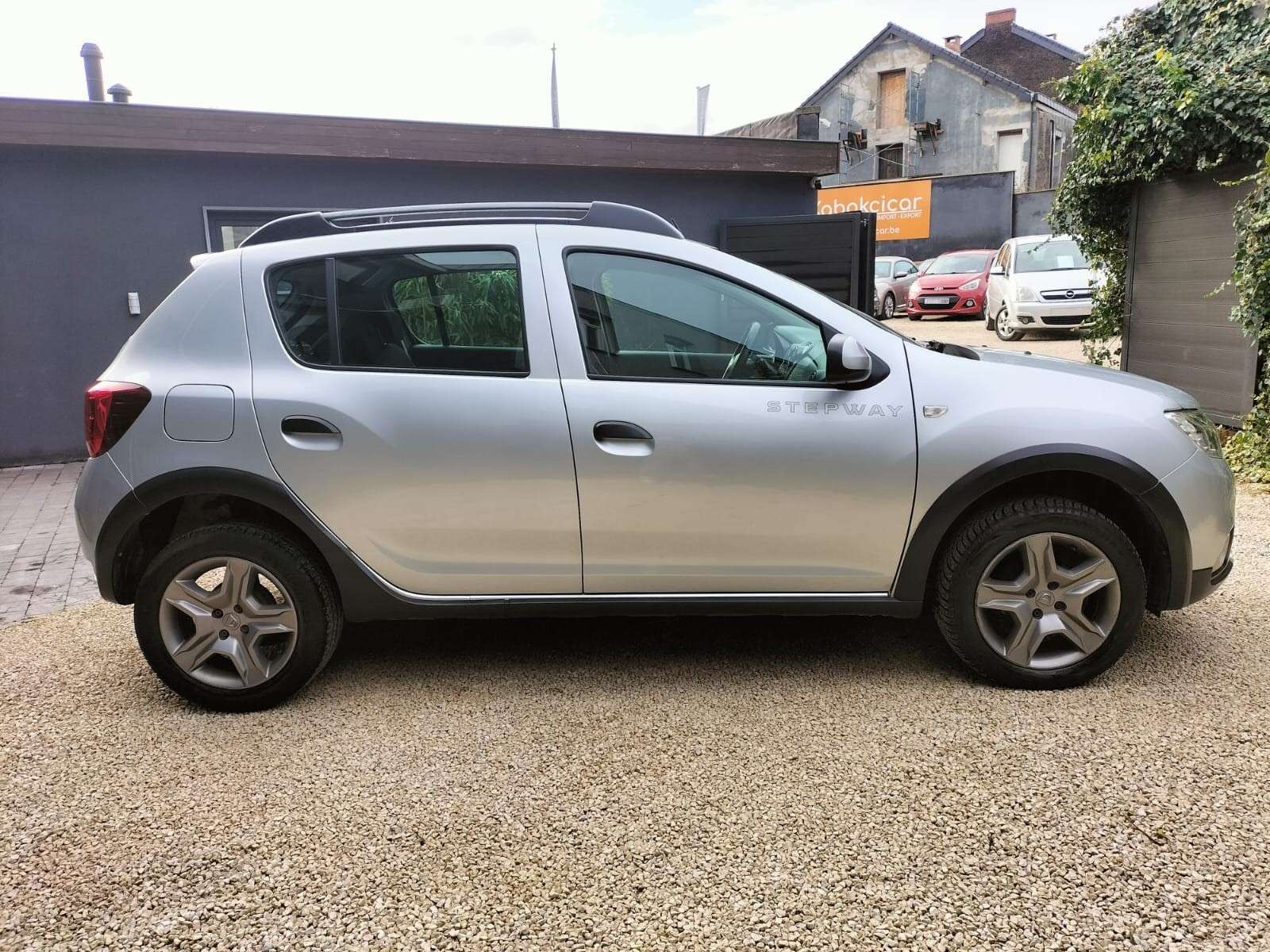 Dacia Sandero Stepway 0.9 TCe - Petit Budget Economique - Garantie 12 Mois avec Entretien Effectué - Dispo Rapidement - Zone LEZ Ok