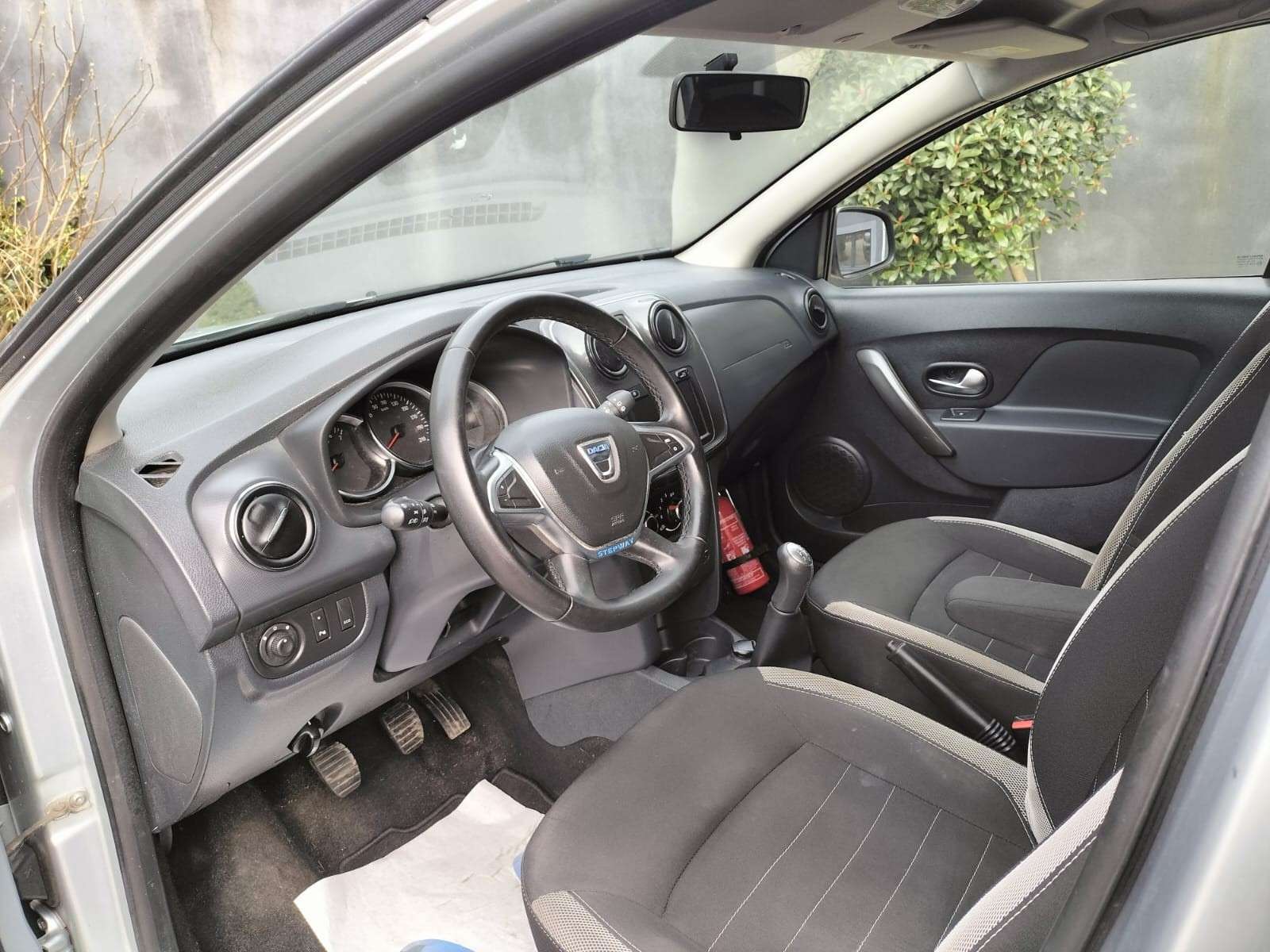 Dacia Sandero Stepway 0.9 TCe - Petit Budget Economique - Garantie 12 Mois avec Entretien Effectué - Dispo Rapidement - Zone LEZ Ok