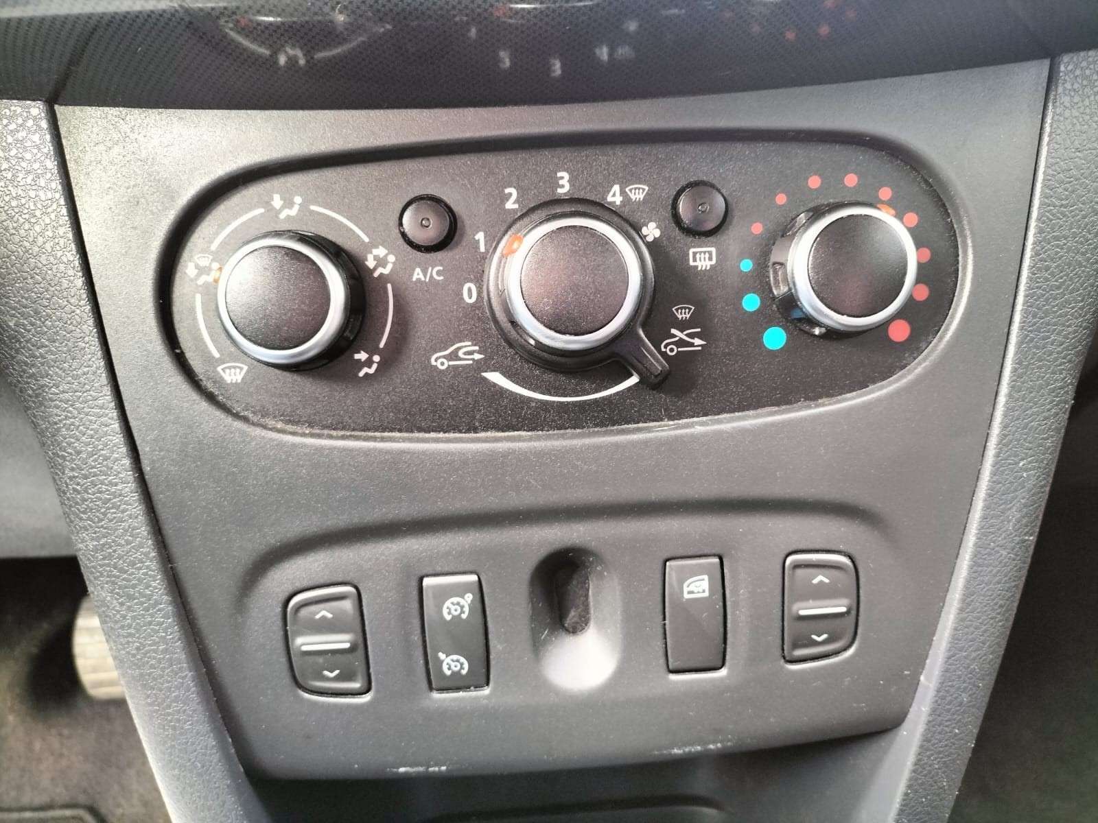 Dacia Sandero Stepway 0.9 TCe - Petit Budget Economique - Garantie 12 Mois avec Entretien Effectué - Dispo Rapidement - Zone LEZ Ok