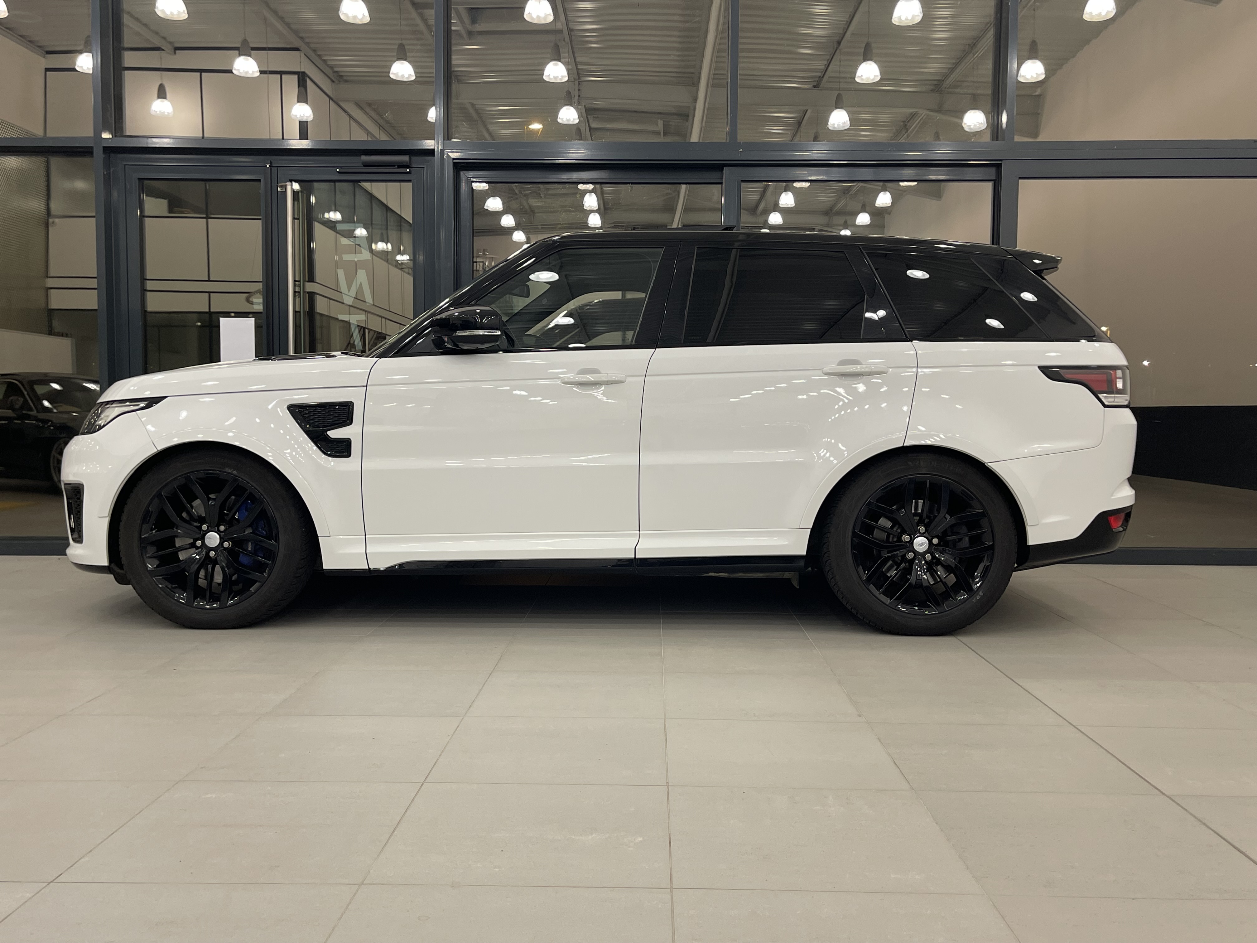 Land Rover Range Rover Sport II 5.0 V8 SUPERCHARGED SVR AUTO