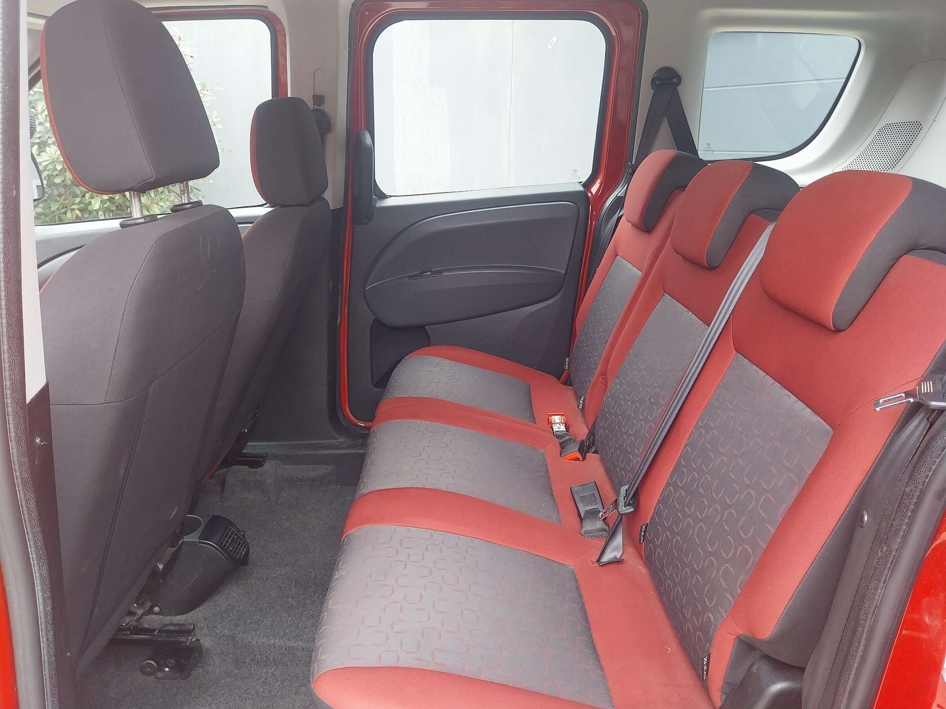 Fiat Doblo 1.6 Multijet 105 -Idéal Famille Ludospace Petit Budget - Garantie 12 Mois avec Entretien Effectué - Dispo Rapidement