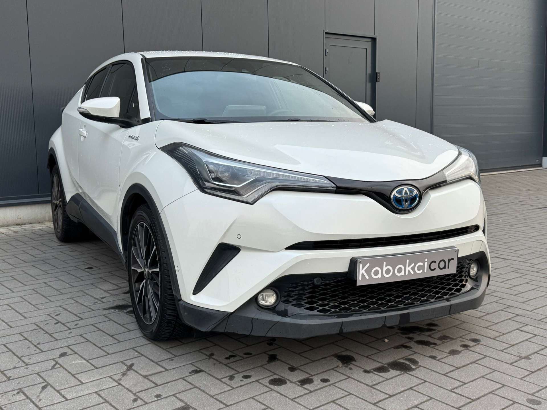 Toyota C-HR 1.8i VVT-i Hybrid E-CVT //Cuir//Navi//Garantie 12M