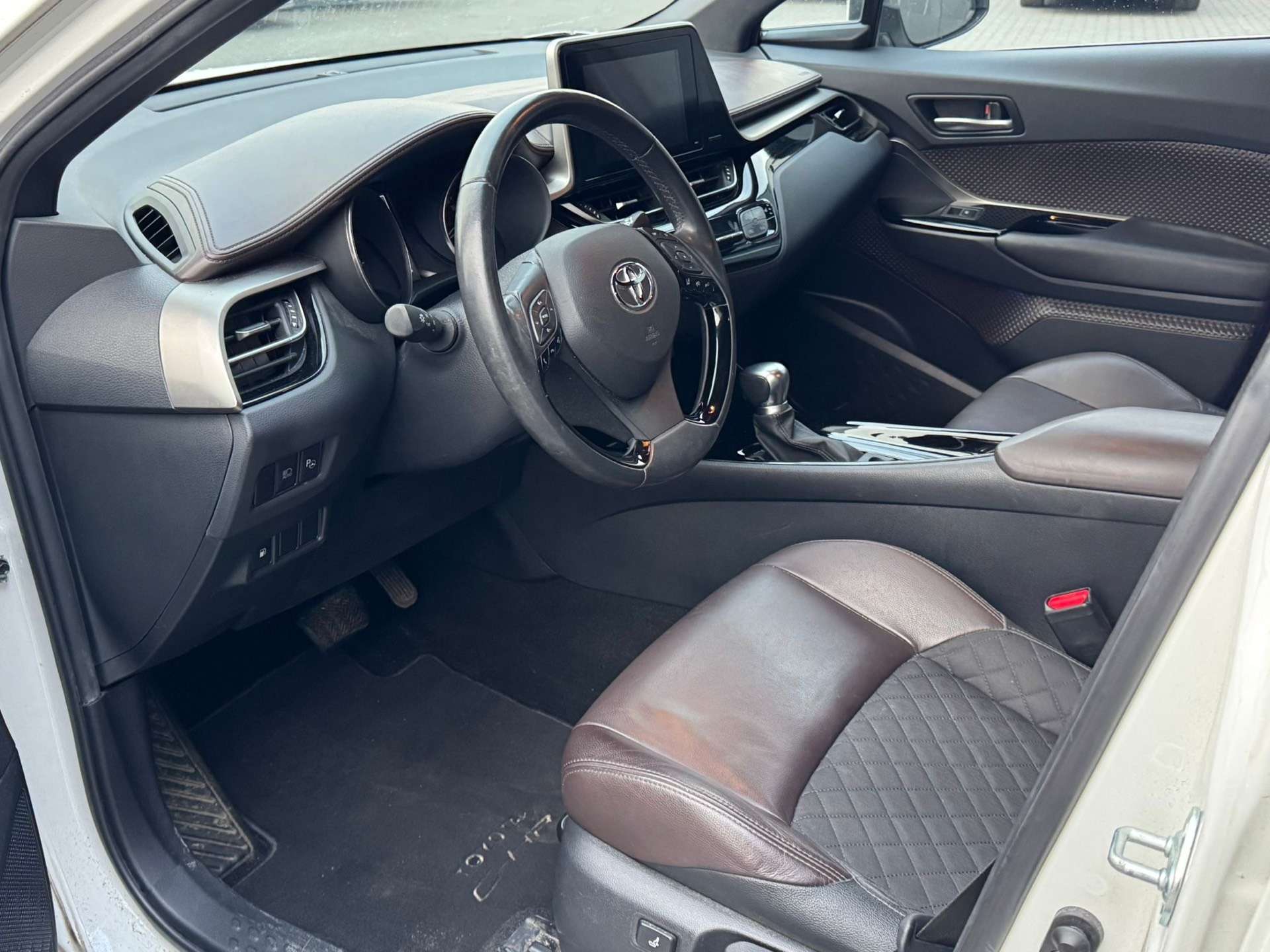 Toyota C-HR 1.8i VVT-i Hybrid E-CVT //Cuir//Navi//Garantie 12M