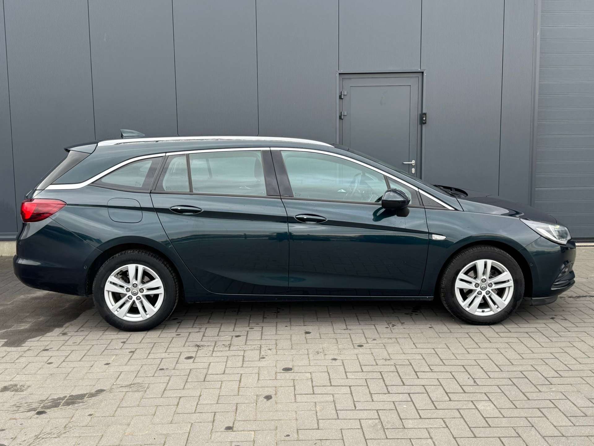 Opel Astra Sports Tourer 1.0 Turbo ECOTEC Easytronic // NAVI