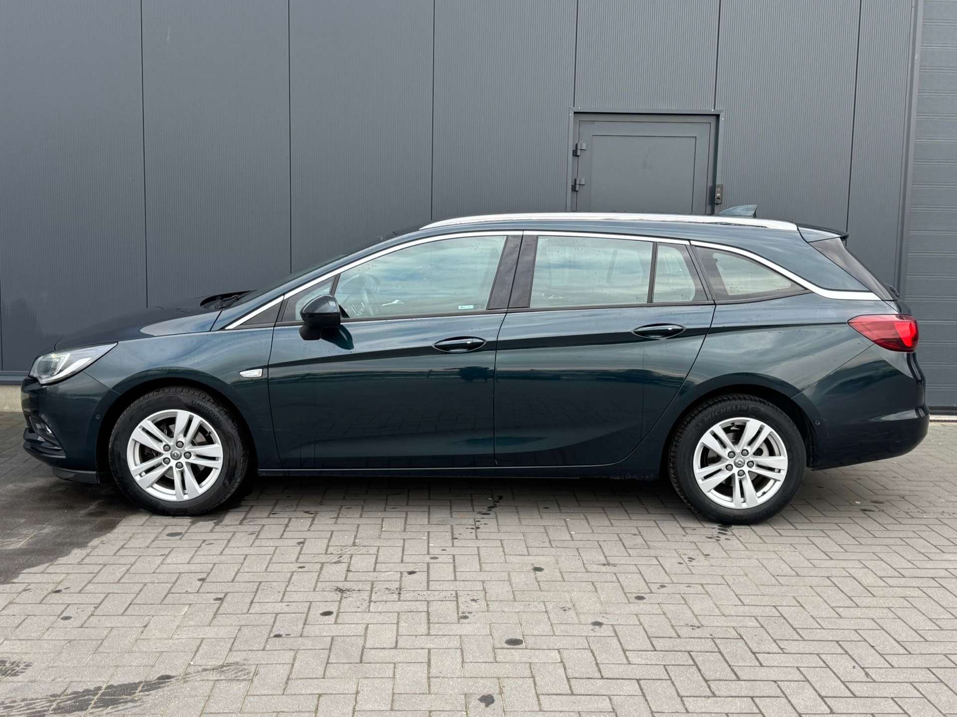 Opel Astra Sports Tourer 1.0 Turbo ECOTEC Easytronic // NAVI