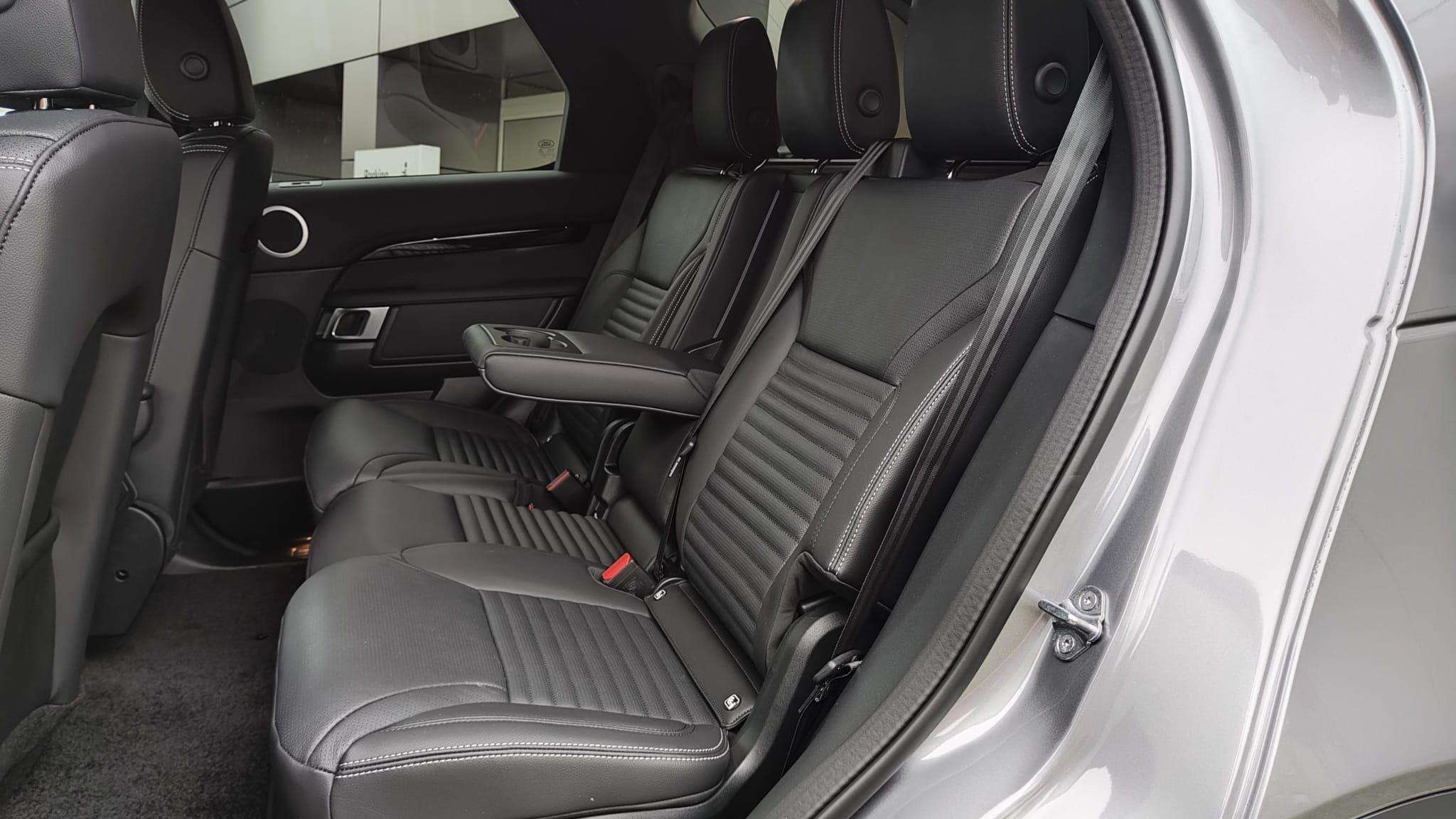 Land Rover Discovery 7 Seats