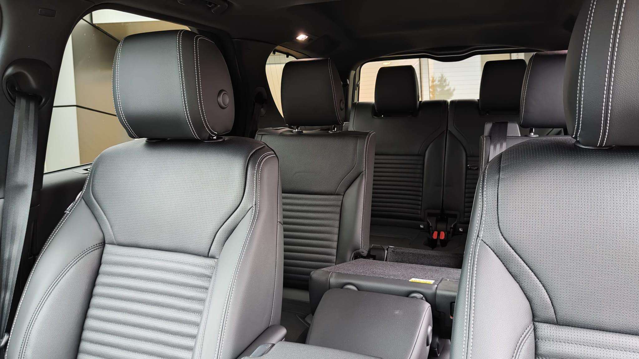 Land Rover Discovery 7 Seats