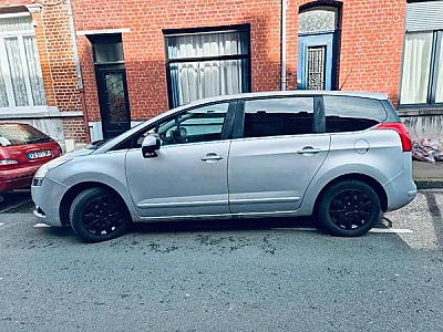 Peugeot 5008 1.6 HDI 115 FAP ALLURE 7PL