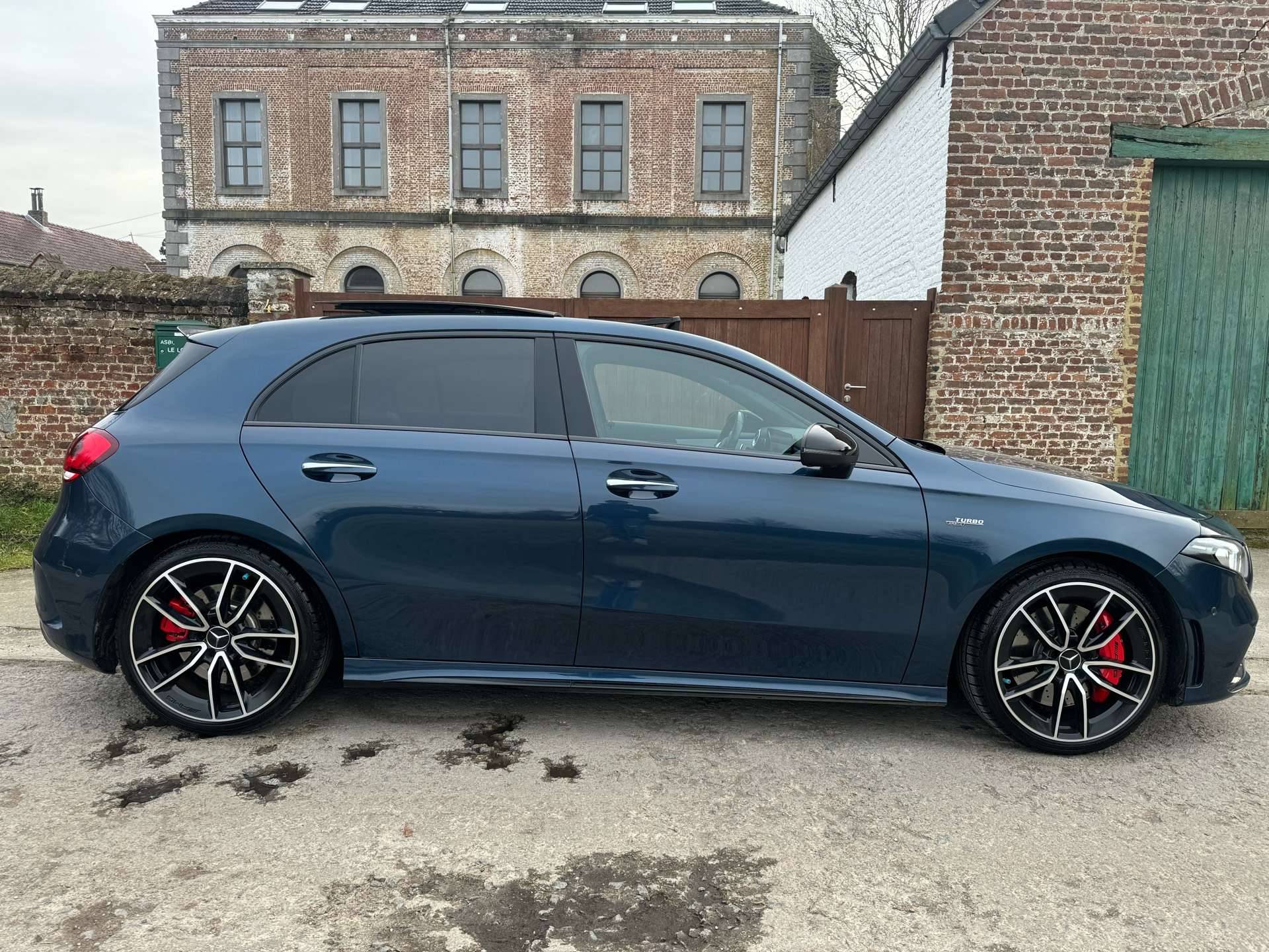 Mercedes-Benz A 35 AMG 4-Matic *PANO* *MEMO SEATS* CAM360*