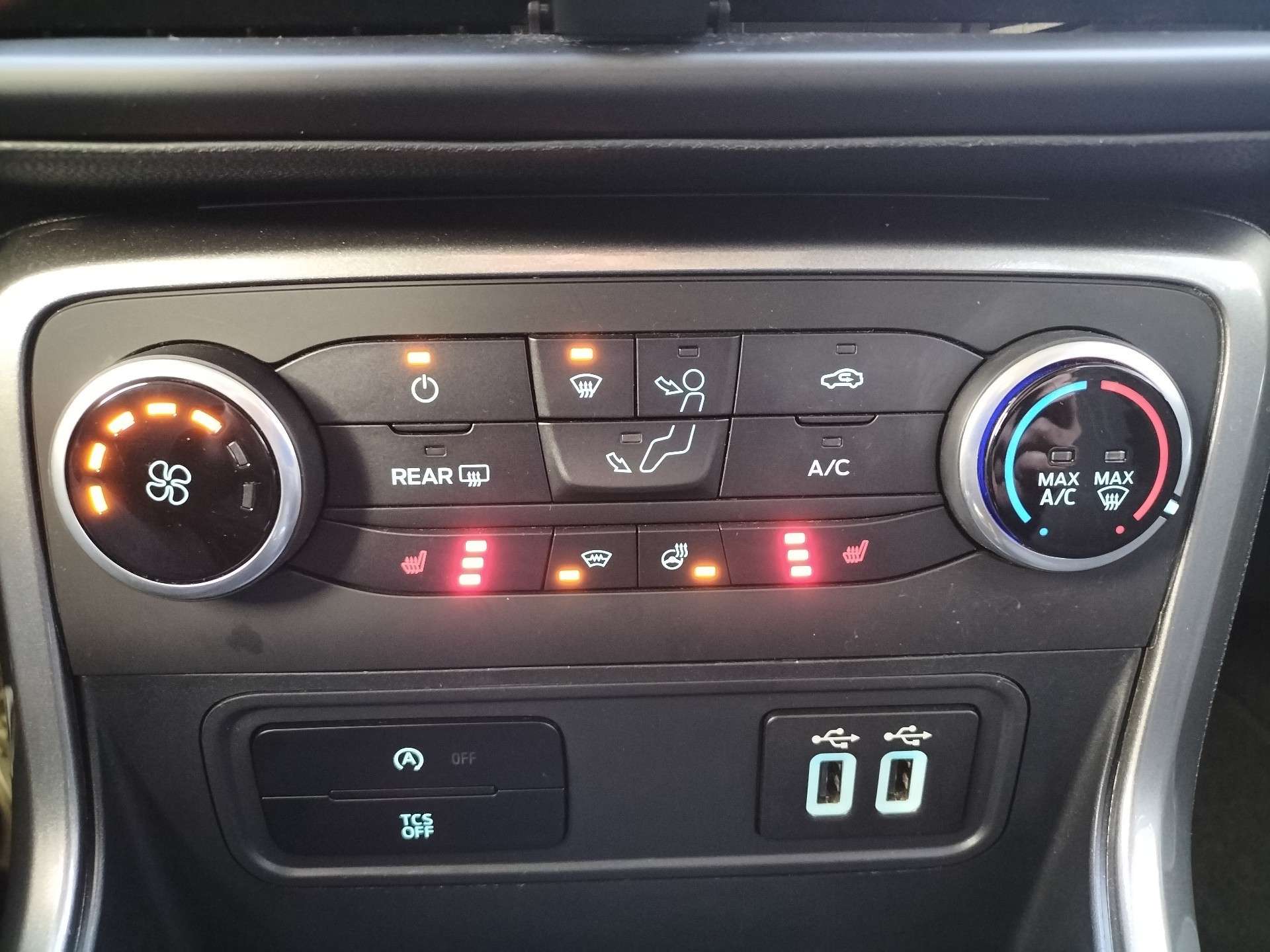 Ford EcoSport 1.0 Connected - SUV Urbain Faible KM - Garantie 12 Mois avec Entretien Effectué - Disponible Rapidement - Zone LEZ Ok