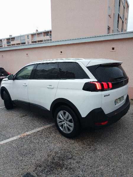 Peugeot 5008 Peugeot 5008 double des clés ct ok distribution ok