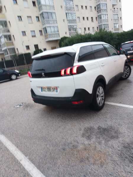 Peugeot 5008 Peugeot 5008 double des clés ct ok distribution ok