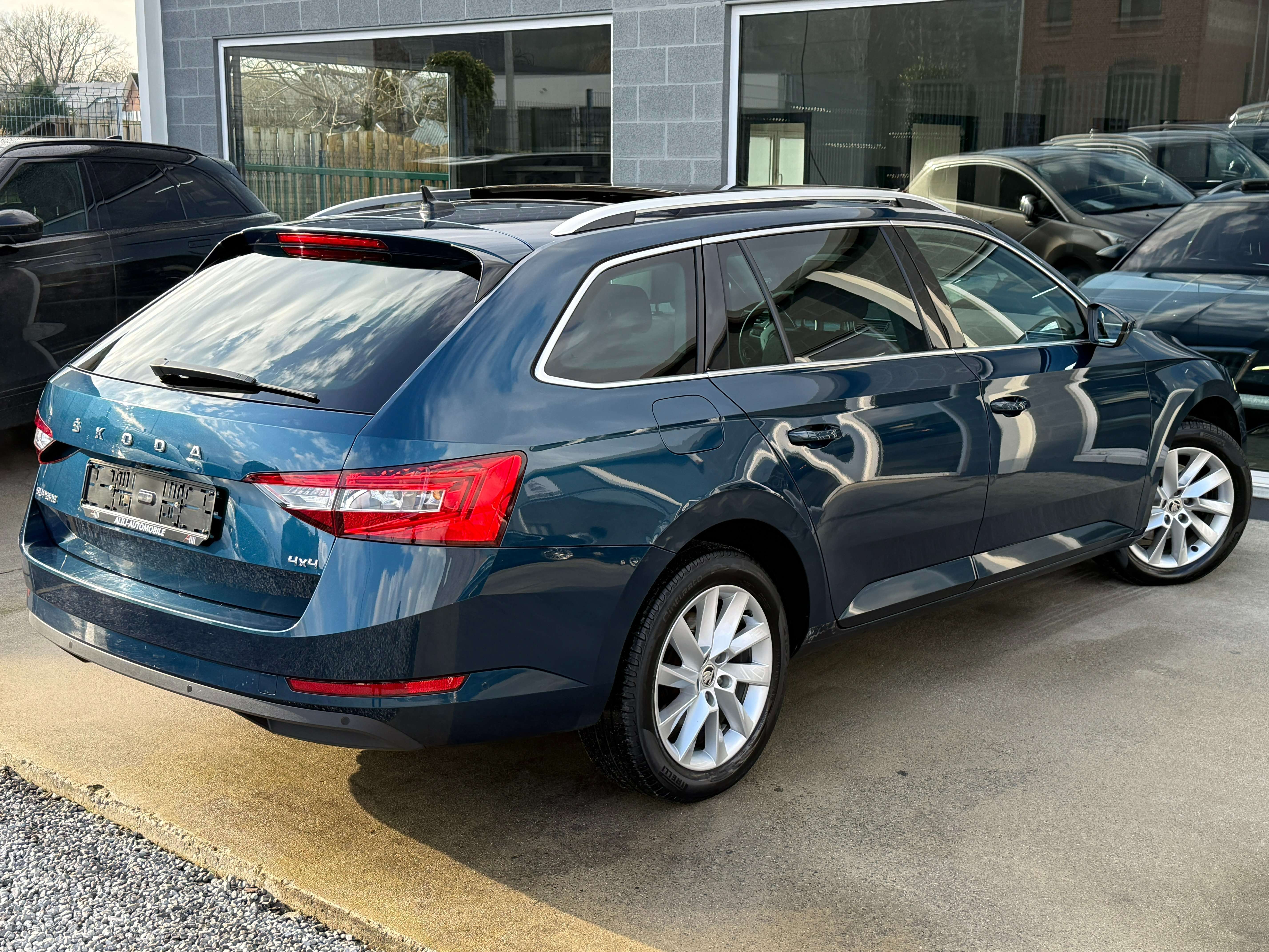 Skoda Superb SW 2.0 CR TDi**Cockpit*DSG*Full Options*Garantie**