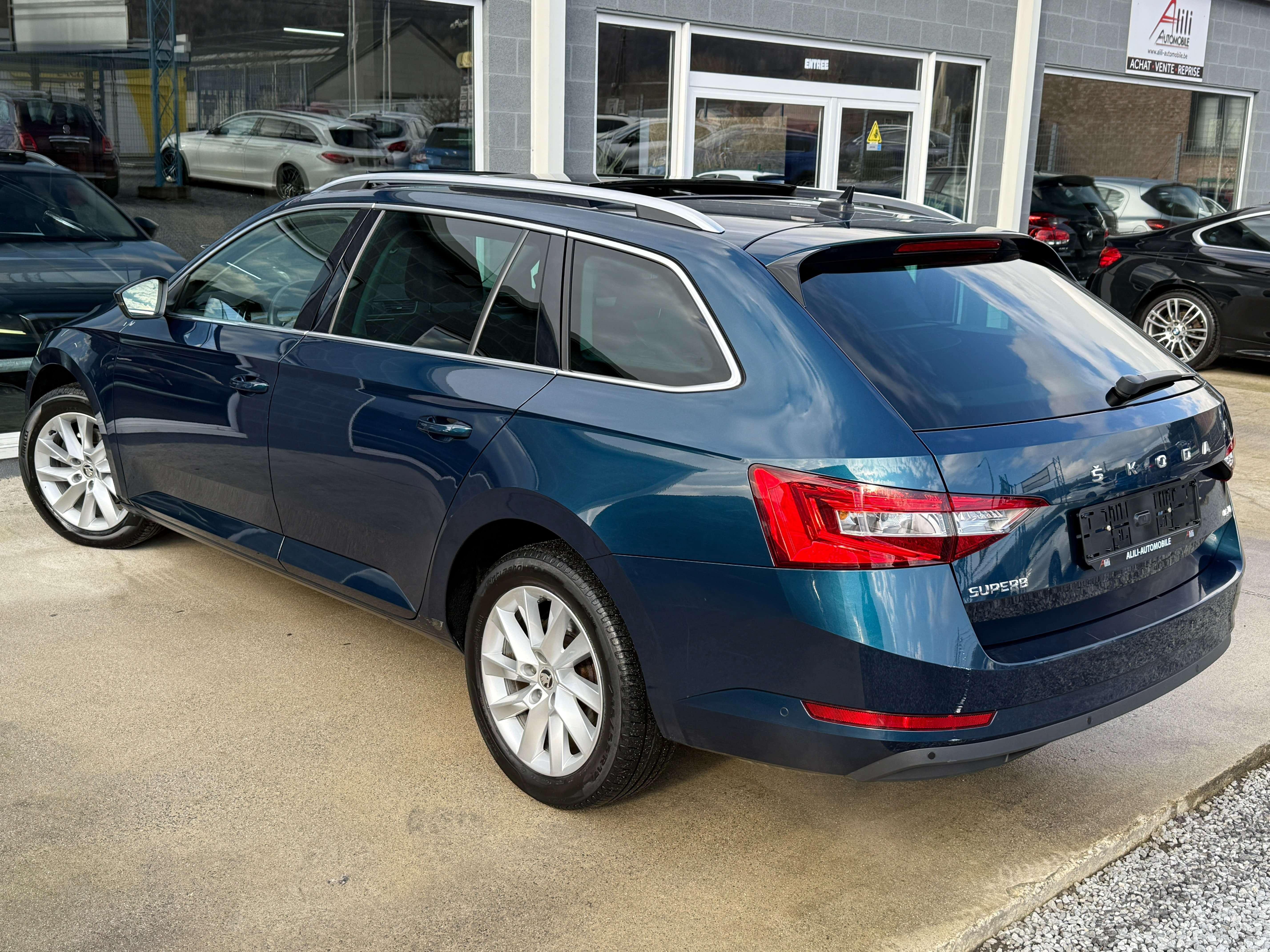 Skoda Superb SW 2.0 CR TDi**Cockpit*DSG*Full Options*Garantie**