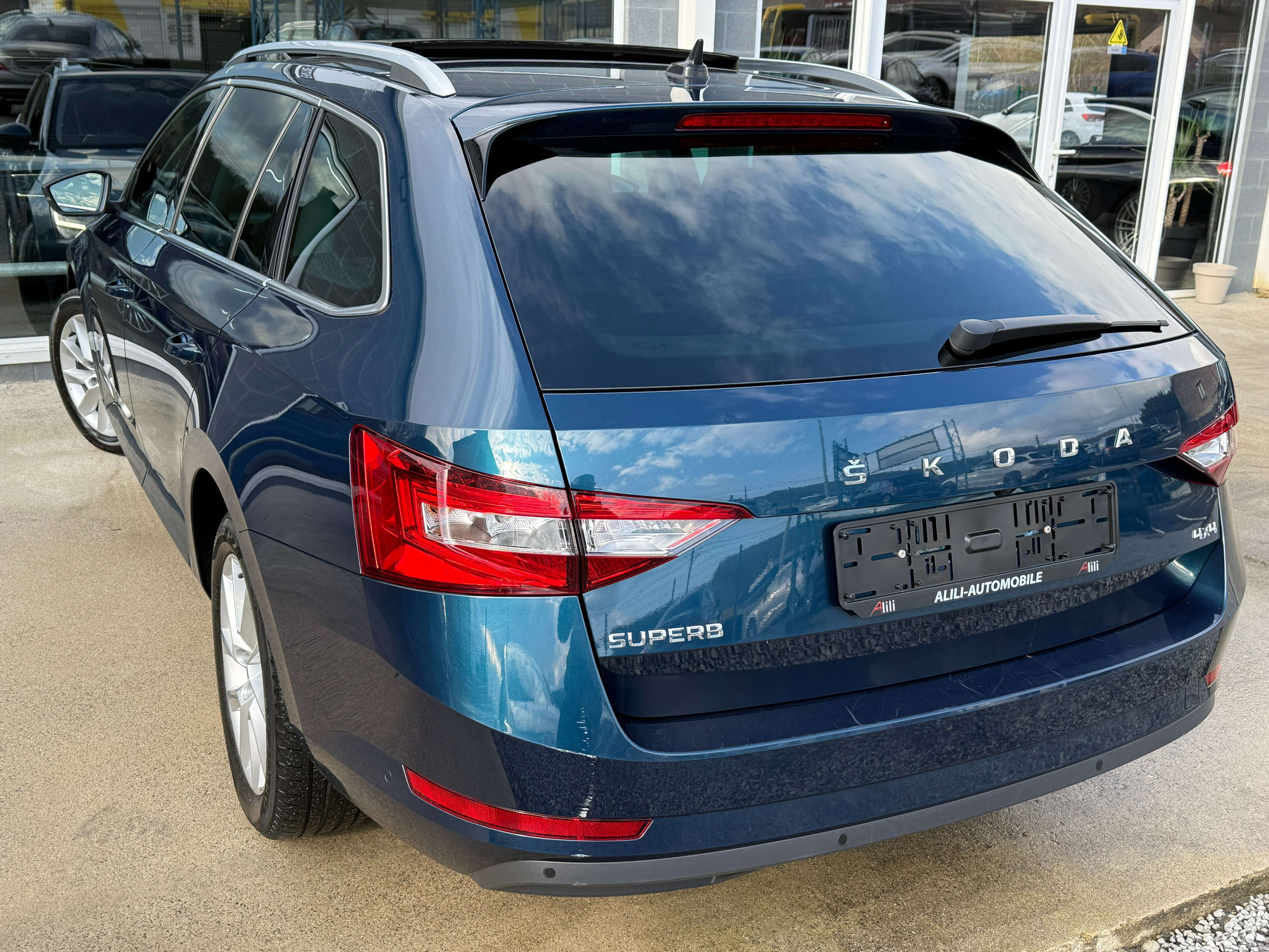Skoda Superb SW 2.0 CR TDi**Cockpit*DSG*Full Options*Garantie**