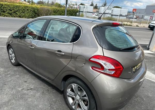 Peugeot 208 1.6 bluehdi 92 allure garantie 6m