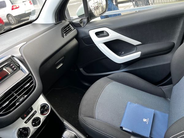 Peugeot 208 (2) 1.2 PURETECH 68 LIKE 5P