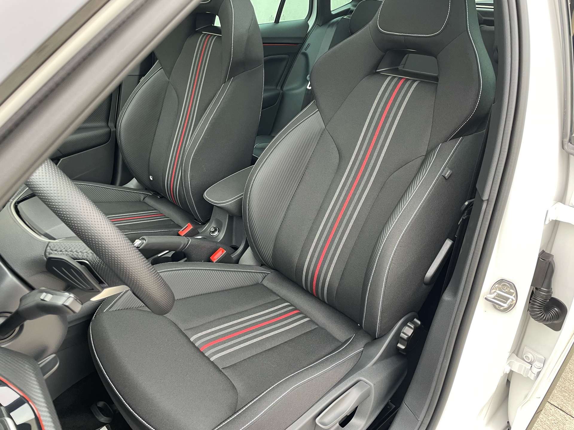 Skoda Kamiq 1.0 TSI Monte Carlo/DSG/CAMERA/TOIT PANO/NEUVE