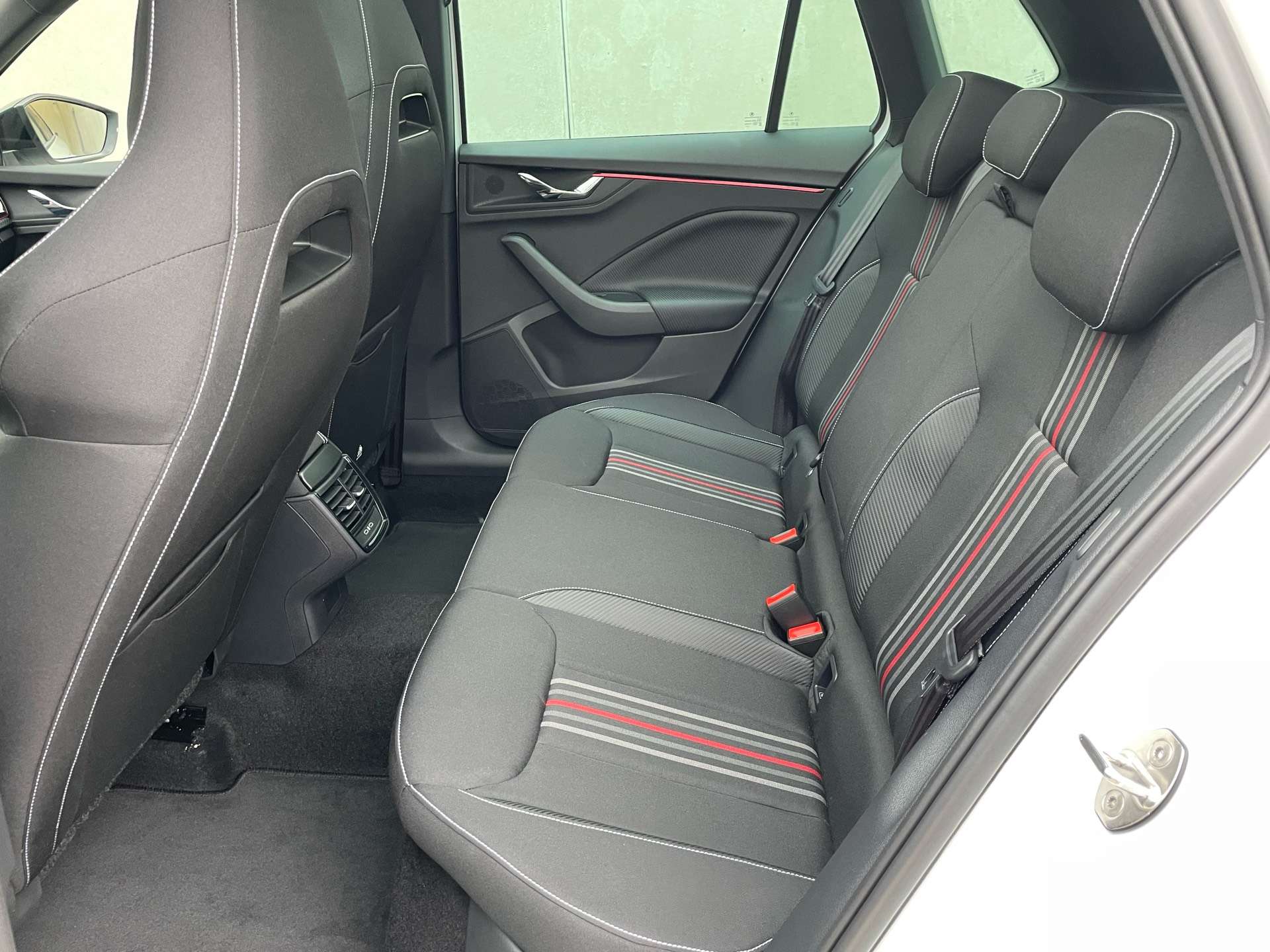 Skoda Kamiq 1.0 TSI Monte Carlo/DSG/CAMERA/TOIT PANO/NEUVE