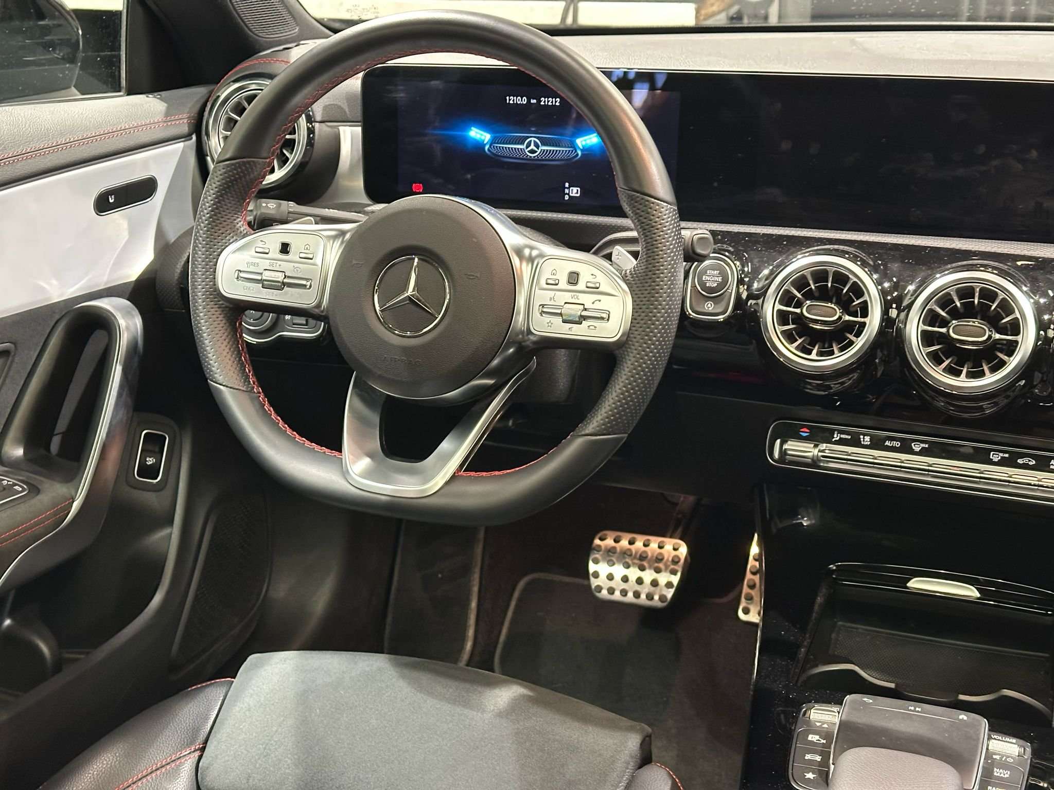 Mercedes-Benz CLA 200 d AMG Line TOIT PANO