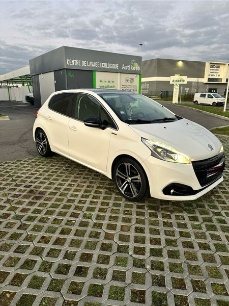 Peugeot 208 II 1.5 BLUEHDI 100 S&amp;S GT PACK