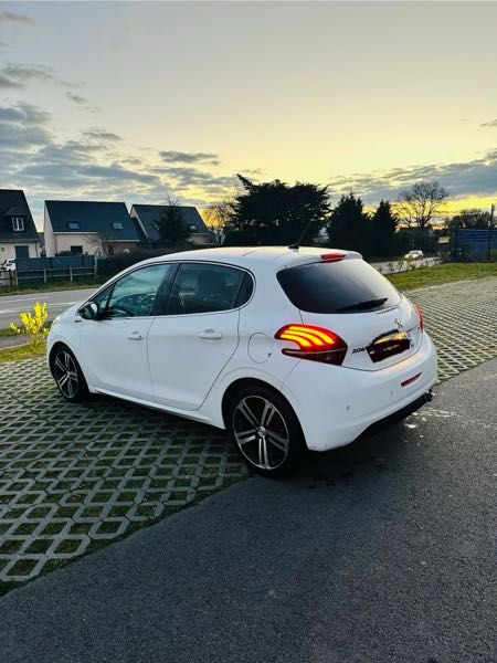 Peugeot 208 II 1.5 BLUEHDI 100 S&amp;S GT PACK