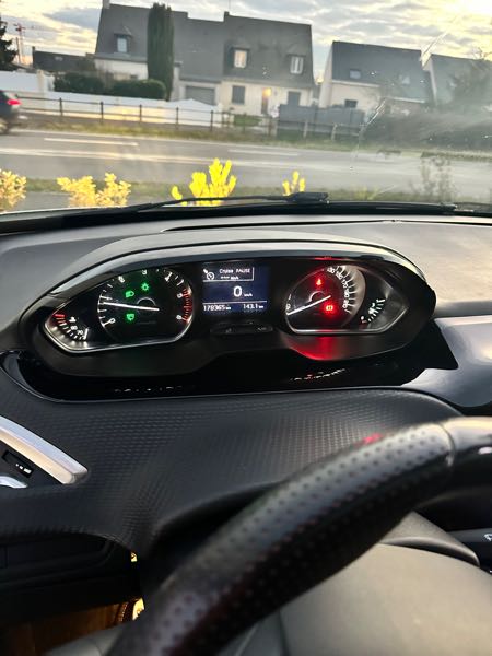 Peugeot 208 II 1.5 BLUEHDI 100 S&amp;S GT PACK