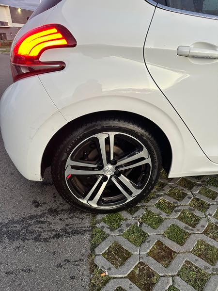 Peugeot 208 II 1.5 BLUEHDI 100 S&amp;S GT PACK