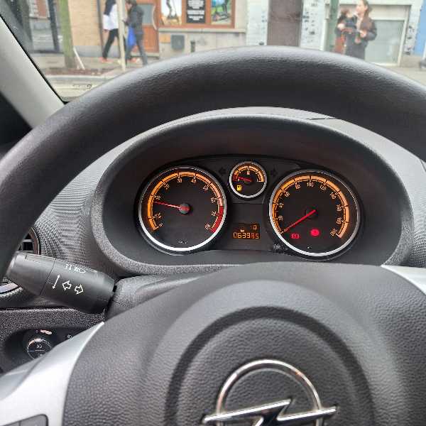 Opel Corsa IV (2) 1.2 TWINPORT 85 EDITION 5P