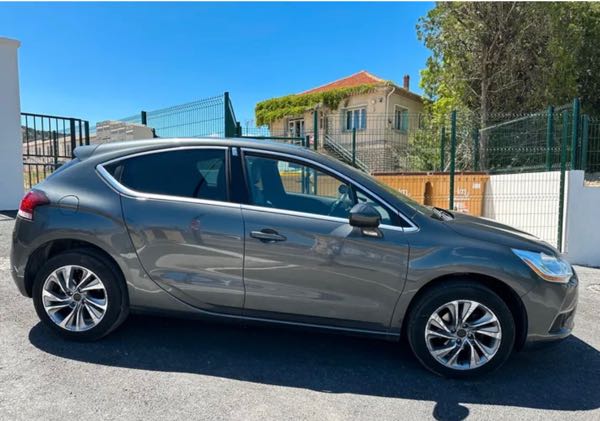 Citroen Ds4 1.6 e-hdi 115 so chïc gtie 6 mois