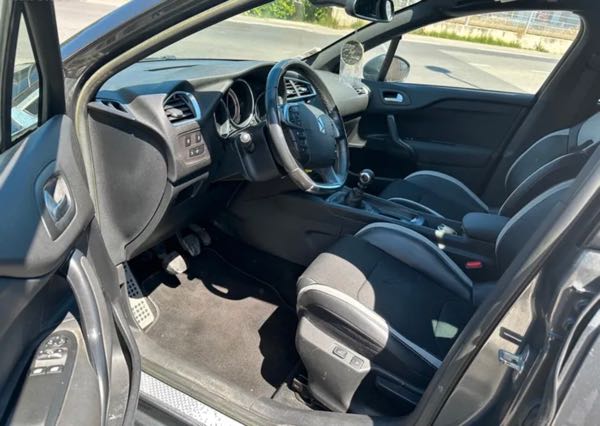 Citroen Ds4 1.6 e-hdi 115 so chïc gtie 6 mois