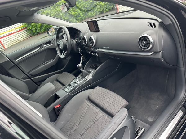 Audi A3 III (2) BERLINE 30 TFSI 116 SPORT LIMITED