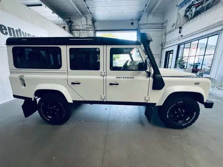 Land Rover Defender 110 2.2 Turbo D SE STATION WAGON+6PL+FULL HISTORY