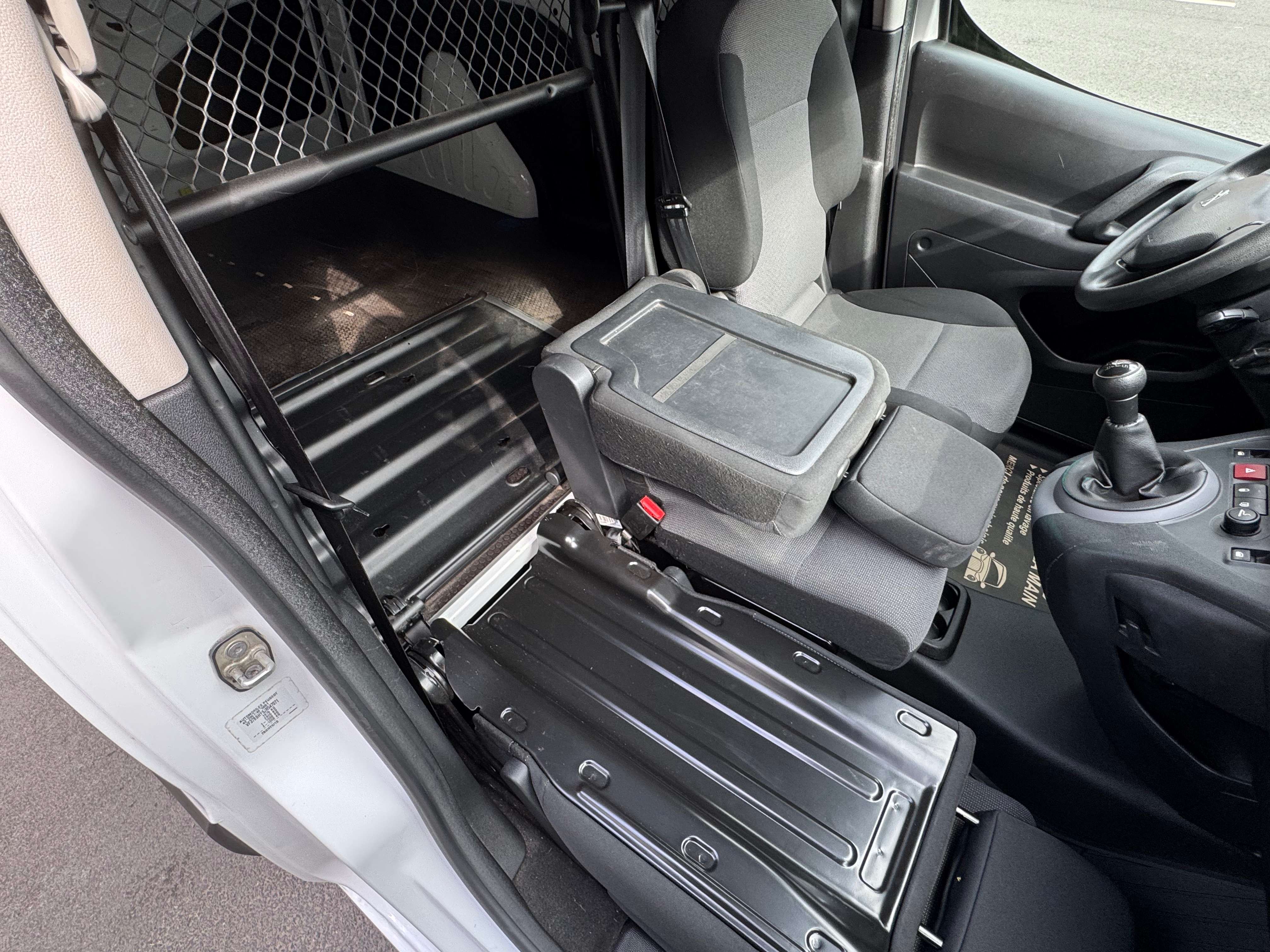 Peugeot Partner 1.6 Blue HDi Utilitaire Gps Airco 3Place  Er6B