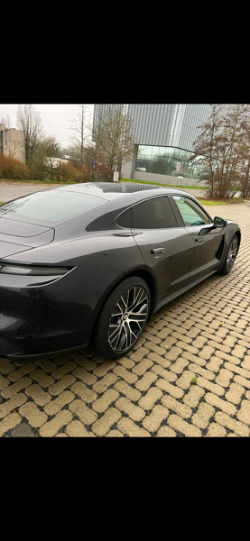 Porsche Taycan PORSCHE TAYCAN
