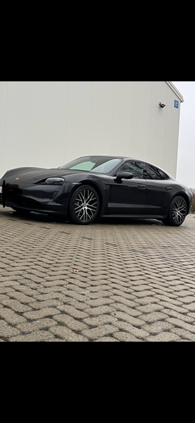 Porsche Taycan PORSCHE TAYCAN